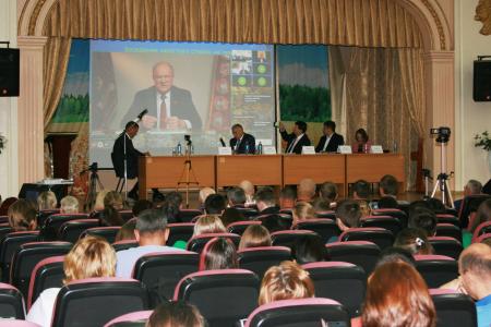 Г.А. Зюганов выступил на круглом столе, посвящённом укреплению продовольственной безопасности страны, агроэкологии  и проблемам пчеловодства Дальневосточного федерального округа