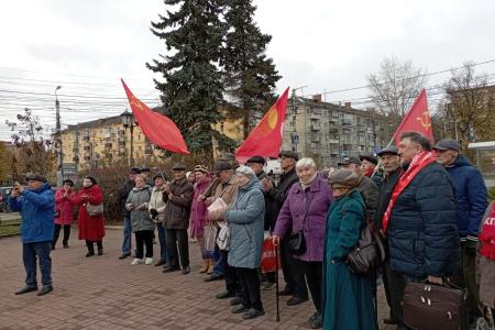 Калужские коммунисты провели митинг и автопробег в честь Дня рождения Ленинского Комсомола