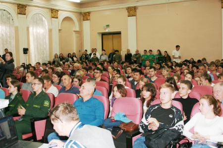 Г.А. Зюганов выступил на круглом столе, посвящённом укреплению продовольственной безопасности страны, агроэкологии  и проблемам пчеловодства Дальневосточного федерального округа