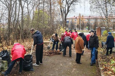 Место памяти и славы: ивановские коммунисты провели воскресник на «Кладбище старых большевиков»