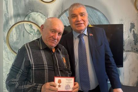 Лидер омских коммунистов Андрей Алехин продолжает встречаться с районными активами