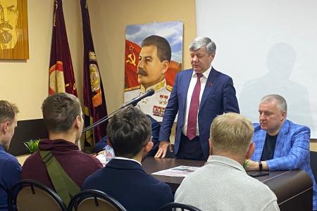 Д.Г. Новиков на учебном семинаре в Ленинском райкоме Москвы: “Марксизм-ленинизм – основа партийного анализа и политических решений для коммунистов”
