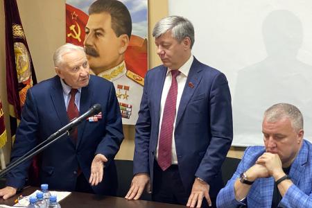 Д.Г. Новиков на учебном семинаре в Ленинском райкоме Москвы: “Марксизм-ленинизм – основа партийного анализа и политических решений для коммунистов”