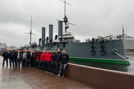 Игроки и тренеры МФК КПРФ побывали на крейсере «Аврора»