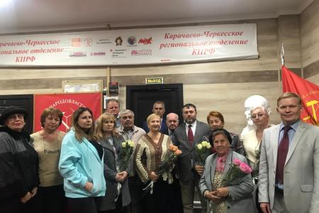 Карачаево-Черкессия. Коммунисты Черкесска ведут борьбу за памятник Ленину и почтили память героев восстания в Москве в 1993 году против ельцинизма
