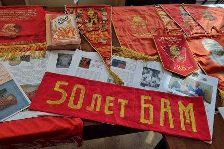 Первый секретарь Московского обкома КПРФ Николай Васильев вручил награды ветеранам комсомола
