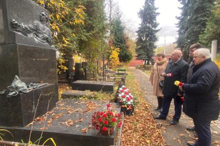 Группа лидеров Ленинского комсомола России прежних лет почтила память легендарных вожаков ВЛКСМ