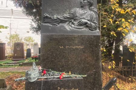 Группа лидеров Ленинского комсомола России прежних лет почтила память легендарных вожаков ВЛКСМ