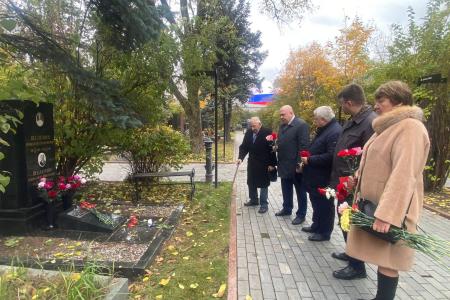 Группа лидеров Ленинского комсомола России прежних лет почтила память легендарных вожаков ВЛКСМ