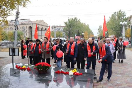 Сталинградские коммунисты и комсомольцы отметили День рождения ВЛКСМ