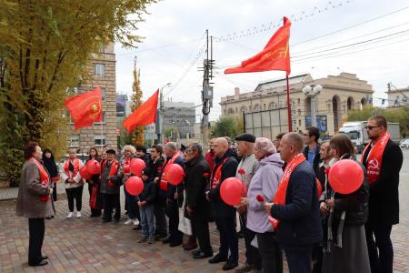 Сталинградские коммунисты и комсомольцы отметили День рождения ВЛКСМ