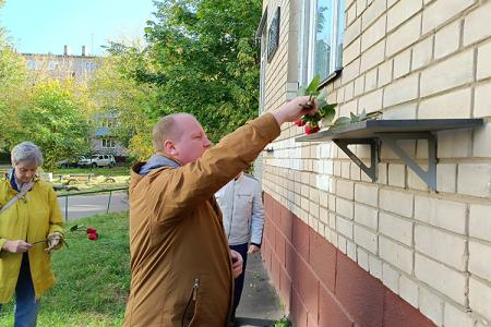 Коммунисты города Иваново возложили цветы к Мемориальной доске советского и партийного деятеля А.Ф. Гордиенко