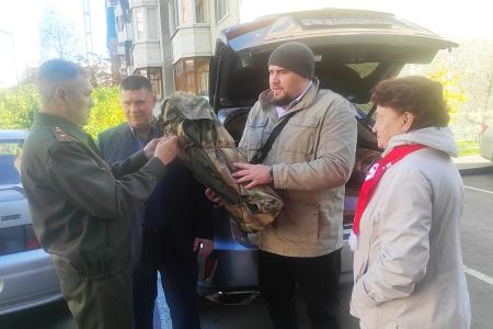Тюменские коммунисты передали помощь для участников СВО в Союз военных инженеров