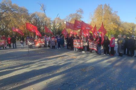 В Тюмени прошёл митинг памяти защитников Дома Советов