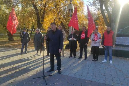 В Тюмени прошёл митинг памяти защитников Дома Советов
