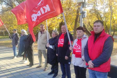 В Тюмени прошёл митинг памяти защитников Дома Советов