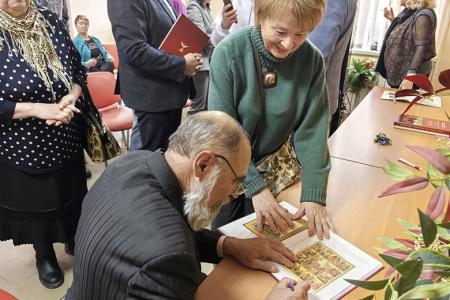 В Ивановском обкоме КПРФ состоялась презентация книги «Палех. Искусство, рождённое революцией»