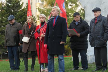 «Не забудем! Не простим!»: Новосибирск почтил память защитников Верховного Совета