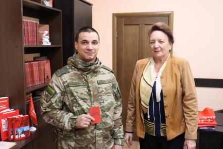 Сталинградский обком проводил на фронт бойца СВО
