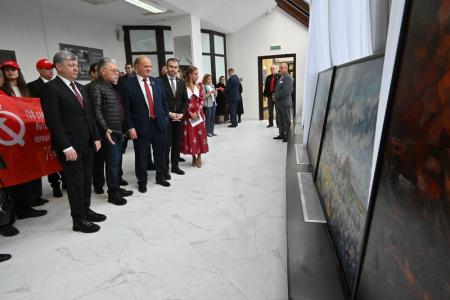 Лидер КПРФ Г.А. Зюганов открыл выставку картин художника Н.Ламидова «Донбасс, мы с тобой»