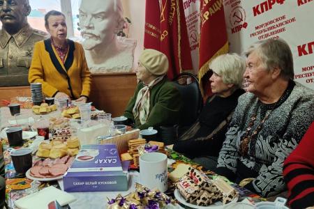 В Мордовском рескоме КПРФ прошло чествование ветеранов