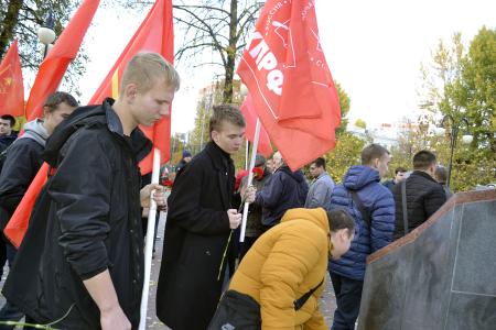 Воронежская область. Расправив упрямые плечи, вперёд комсомольцы идут