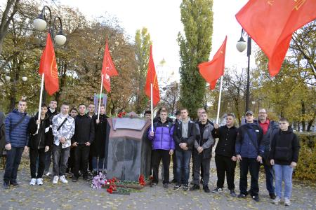 Воронежская область. Расправив упрямые плечи, вперёд комсомольцы идут