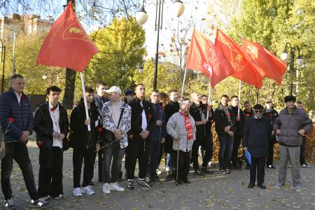 Воронежская область. Расправив упрямые плечи, вперёд комсомольцы идут