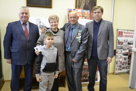 В Воронежском обкоме КПРФ наградили участников строительства Байкало-Амурской магистрали