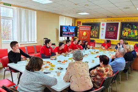 «Встреча поколений» комсомольцев разных лет в Ивановском обкоме КПРФ