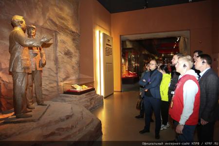 Делегация КПРФ в КНР посетила родину Си Цзиньпина