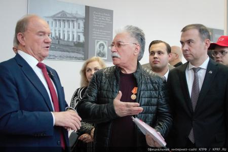 Лидер КПРФ Г.А. Зюганов открыл выставку картин художника Н.Ламидова «Донбасс, мы с тобой»