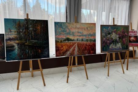 Лидер КПРФ Г.А. Зюганов открыл выставку картин художника Н.Ламидова «Донбасс, мы с тобой»
