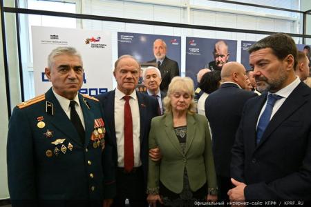 Г.А. Зюганов принял участие в открытии выставки «Отец Героя»