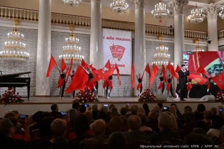 В Москве при поддержке КПРФ состоялся праздничный концерт ко Дню Комсомола и в честь защитников героического Донбасса
