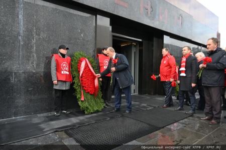 Рожденный в горниле Великого Октября!