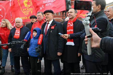 Рожденный в горниле Великого Октября!