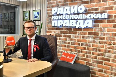 На радио «Комсомольская правда» состоялась «Партийная среда» с Владимиром Исаковым