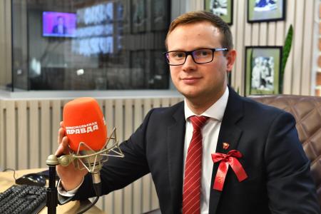 На радио «Комсомольская правда» состоялась «Партийная среда» с Владимиром Исаковым