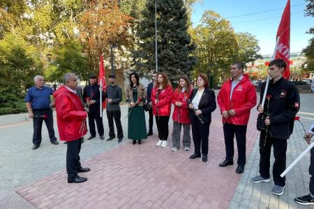 «Не забудем! Не простим!» В Дагестане прошла акция, посвященная трагическим событиям октября 1993-го