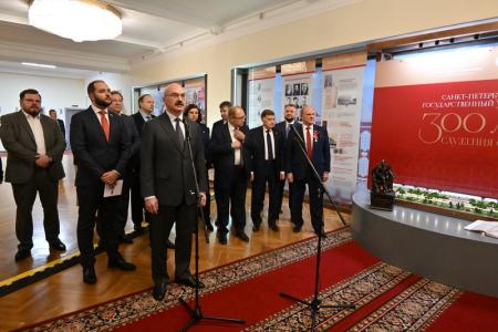 Г.А. Зюганова наградили медалью Академии наук, и он принял участие в открытии выставки, посвящённой 300-летию Санкт-Петербургского университета