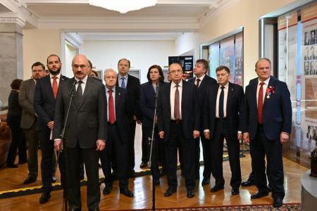 Г.А. Зюганова наградили медалью Академии наук, и он принял участие в открытии выставки, посвящённой 300-летию Санкт-Петербургского университета