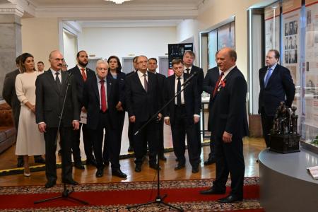 Г.А. Зюганова наградили медалью Академии наук, и он принял участие в открытии выставки, посвящённой 300-летию Санкт-Петербургского университета