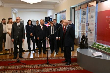 Г.А. Зюганова наградили медалью Академии наук, и он принял участие в открытии выставки, посвящённой 300-летию Санкт-Петербургского университета