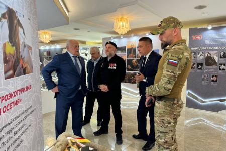 Айрат Гибатдинов и Казбек Тайсаев встретились с участниками СВО, кавалера Ордена Мужества