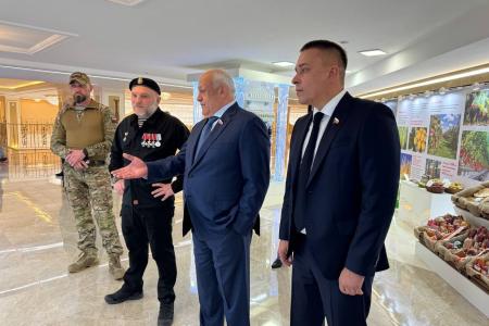 Айрат Гибатдинов и Казбек Тайсаев встретились с участниками СВО, кавалера Ордена Мужества