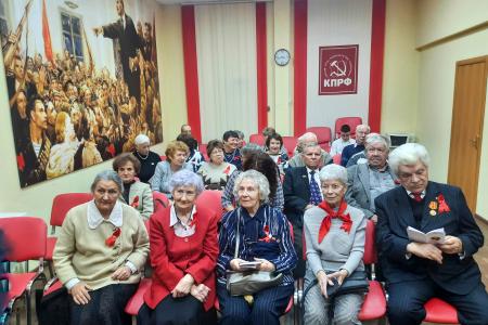 В Костроме прошла встреча поколений комсомольцев "Юность комсомольская моя"