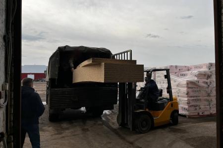 Дети войны вместе с белгородскими комсомольцами помогают военнослужащим обустроить быт