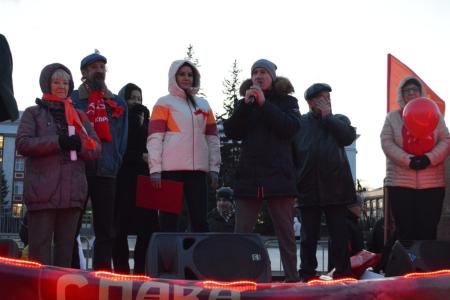 Алтайский край. Митинг, посвященный 107-й годовщине Великого Октября, прошел в Барнауле