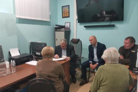 Руководитель фракции КПРФ в Мособлдуме Александр Наумов провел прием граждан в Озерах